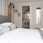 Flores Bed & Breakfast