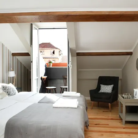 Flores Bed & Breakfast 4*