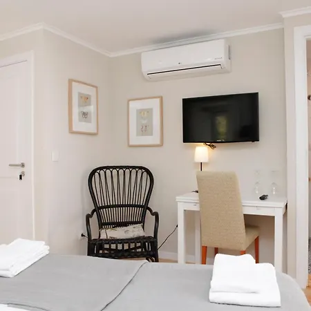 Flores Bed & Breakfast 4*