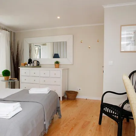 Flores Bed & Breakfast
