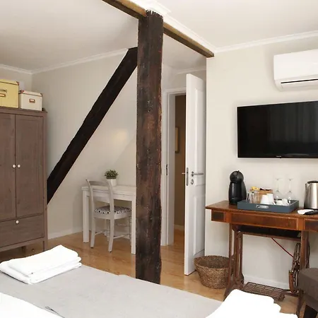 Flores Bed and breakfast 3*